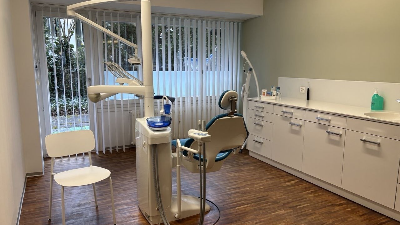 Behandlungsraum Dentalhygiene Bangerter